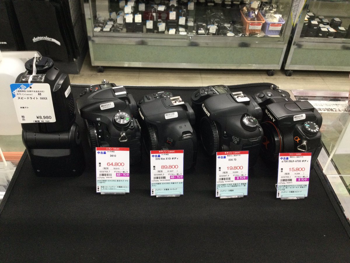 topcamerachuco3's tweet photo. 本日の入荷分です(๑•̀ㅁ•́ฅ✨
レンズはこの後ポストさせていただきます!!
人気のSONYα7ⅣやRICOHGRⅢに、NikonZfcはなんと革張り替え済のものでミッドナイトグレーとなっております📷´-オシャレ度が増しますね✨️
LeicaM3やCONTAXG1など久しぶりの入荷です！
 #トップカメラ新入荷  #トップカメラ https://t.co/zSS6R7DAPC