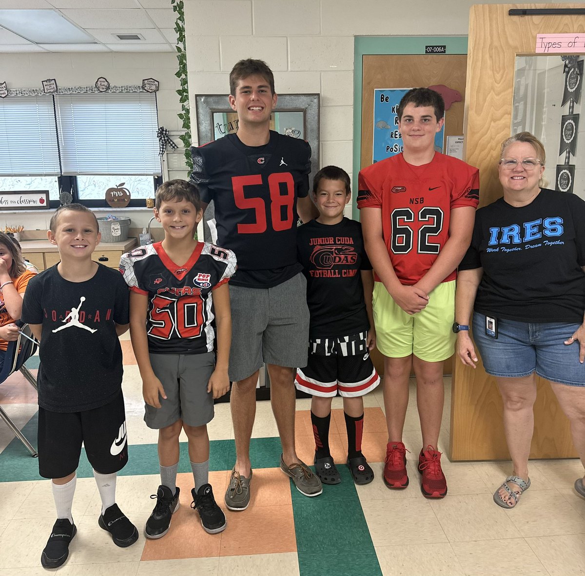 Oakhilllola's tweet photo. I had a special visitor todayβ¦ itβs always a good feeling when you know you have made some kind on impact on a student and they come back to visit!! So proud of you Bryson!!#IRESthebest #nsbcudas β₯οΈππ€ https://t.co/Kd6zzQ3DIt