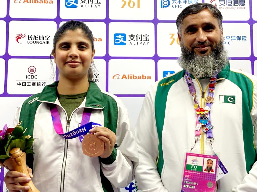 SasimZay's tweet image. First medal for Pakistan in Asian Games as @kishmala_talat wins Bronze medal in women&apos;s 10m Air Pistol event. 🔫🔥
Proud daughter of Pakistan ❤️
#KishmalaTalat #PAKvsNZ #flooding #WorldCup2023 #BabarAzam𓃵