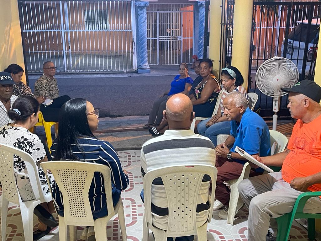wallynet3's tweet photo. Las puertas en SDE continúan abriéndose para la próxima Diputada Alexandra Peña, hoy estuvo escuchando las inquietudes de los ciudadanos para buscarle soluciones. @AlexandrapenaRD
#AlexandraDiputada
#FuerzaDelPueblo
#AlexandraContigoSiempre
#AtoaConAlexandra
#AlexandraTeEscucha https://t.co/pIcCxfS3eQ