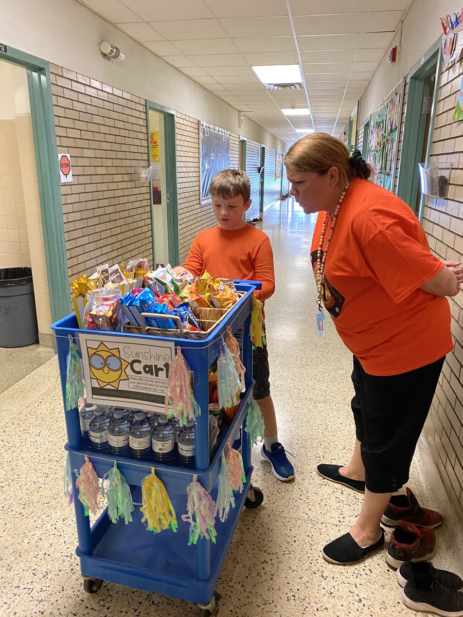 MrsBoomsma's tweet photo. Our sunshine cart took its first trip around the hallways at @GPVanierCS today! M was spreading a little sunshine to our staff to brighten their day! #wellness #sccdsb @sara_vadovic https://t.co/XXr0Gqic0K