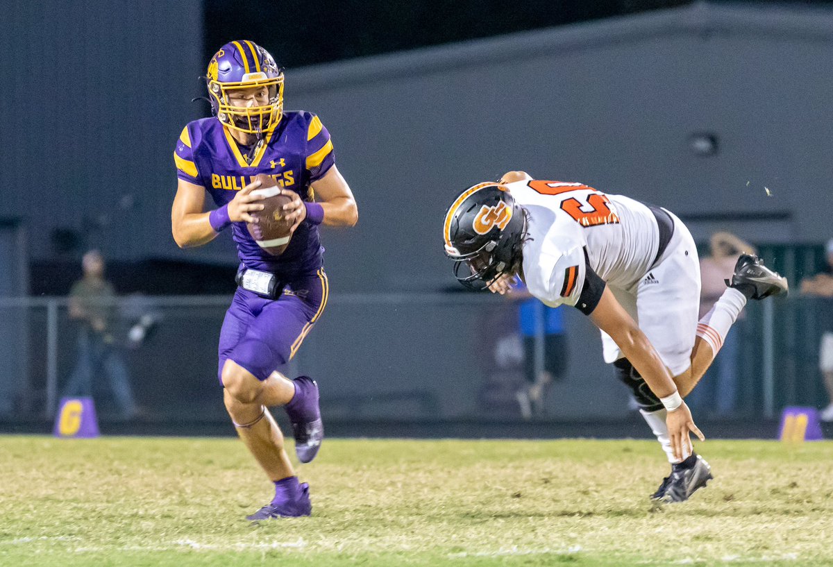 dgoodwin_74's tweet photo. Edgewood up 21-7 over Grand Saline at the half after coming out ready to play a physical game.
@etvarsity @EdgewoodRadio @903Sports @Edgewood_Ath https://t.co/n6mPC3ccHD