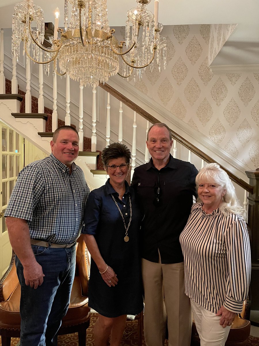 BarryLCameron's tweet photo. Just finished a terrific dinner with dear friends/family, Tim and Jana Smith Thore, at the amazing Merrick Inn in Lexington.
So many memories. We love these people and love this place.
#FaithfulFriends
#HolyGround
#WayneSmith https://t.co/dlZHsi0y3P