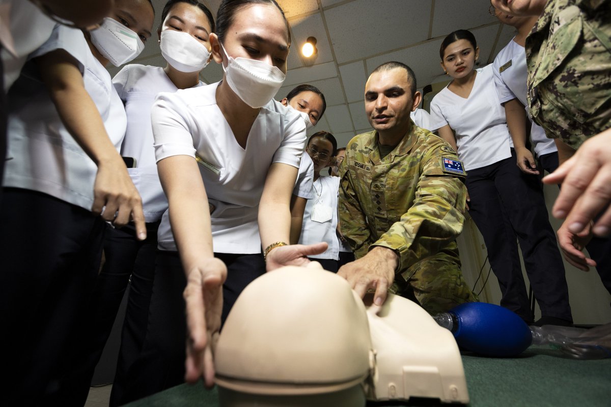AustralianArmy's tweet photo. #AusArmy medical officer MAJ Peter Del Fante provided medical assistance to a 60 y/o Filipino farmer with a chronic condition who had never seen a doctor during Ex Pacific Partnership.  

Learn more: https://t.co/lmqsw2m0Op https://t.co/a4LYNgQS3s