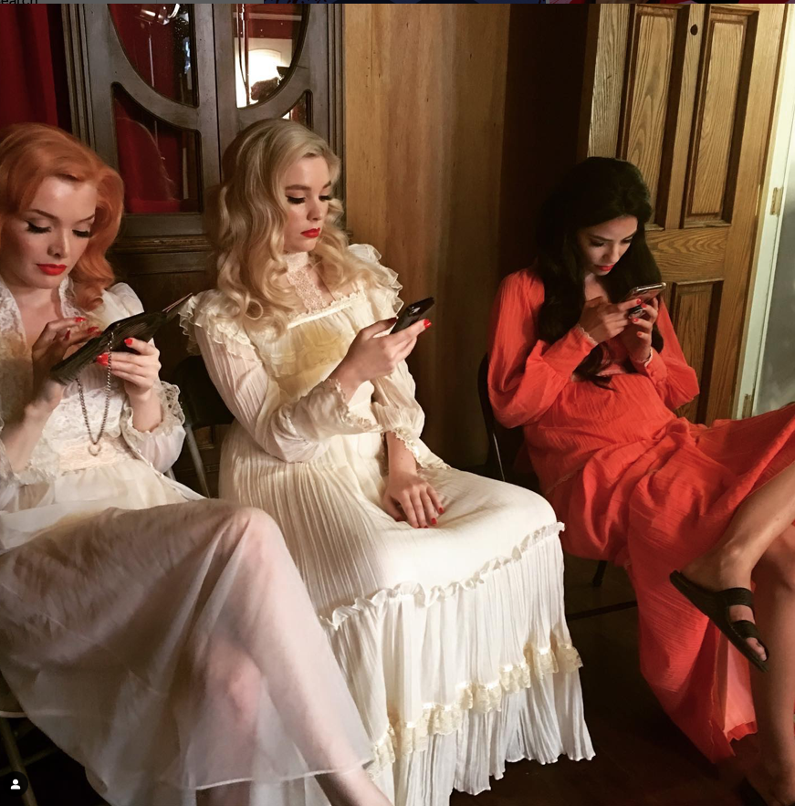 Memory: Gothic romance heroines texting