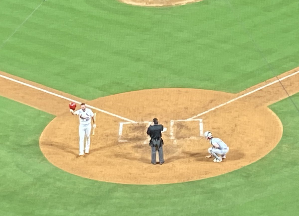 RegionalTVCat's tweet photo. Waino tips his helmet as they #LetHimHit. 102 MPH groundout to second. #STLCards https://t.co/jE1yjq22f0