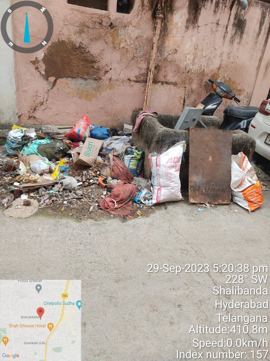 szaffar1's tweet photo. @GHMCOnline @gudla_sunitha @deeswmcir9 @DC_Charminar @CommissionrGHMC,  @GHMCOnline,@gudia_sunita 
@DC_Charminar 
Sir, instead of clearing the site, they are piling up garbage. No action taken yet,Foul smell ,insects all around. Shakker gunj, bore well near Hyderabad mission school Shalibanda ward, charminar zone. Pls resolve. https://t.co/uMdM7tyc7j