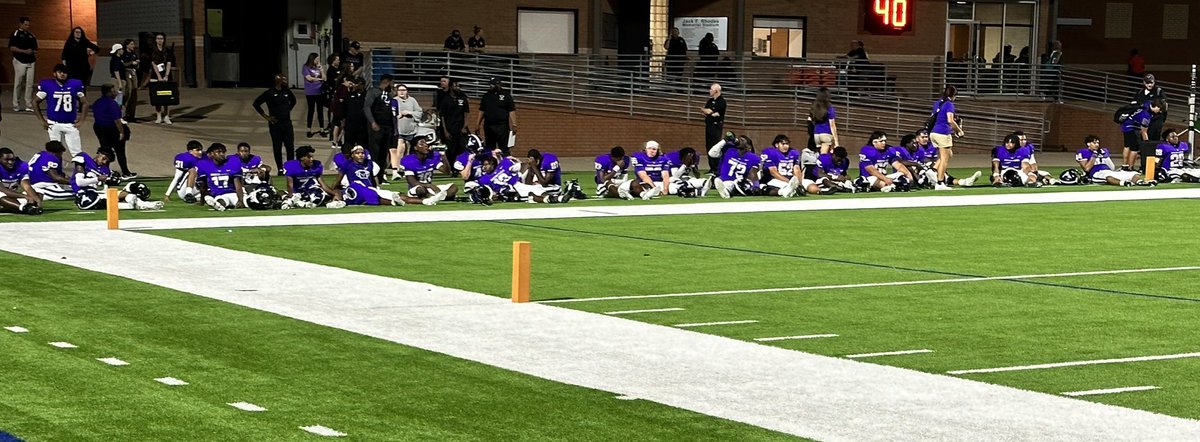 The Maverick school pride is strong .. even after a tough loss for @MRHS_MavsFTB , the team and fans stay for the @MRHSBand #ilovemortonranch