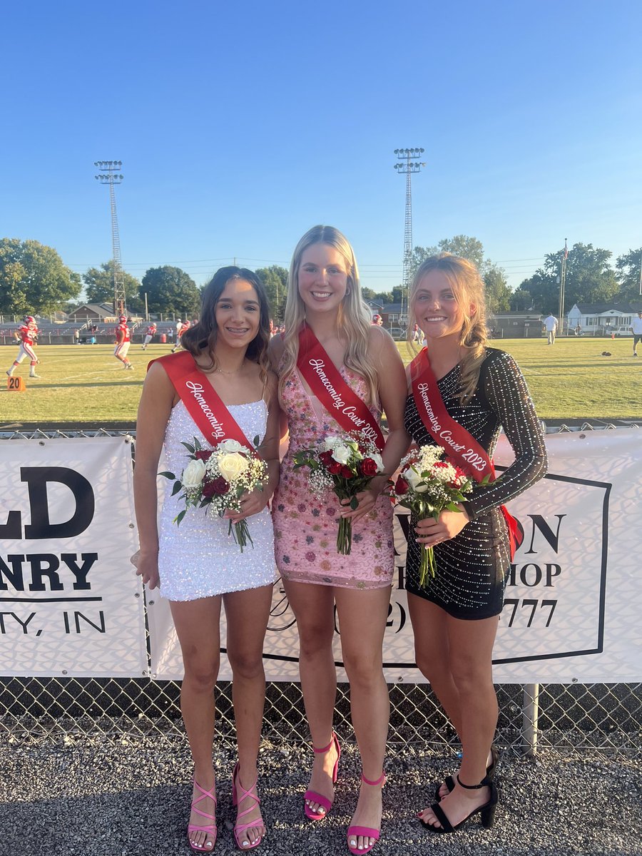TCJSHS_SOFTBALL's tweet photo. Our girls looked beautiful tonight 🤍❤️ https://t.co/UP6ZSd9rJP