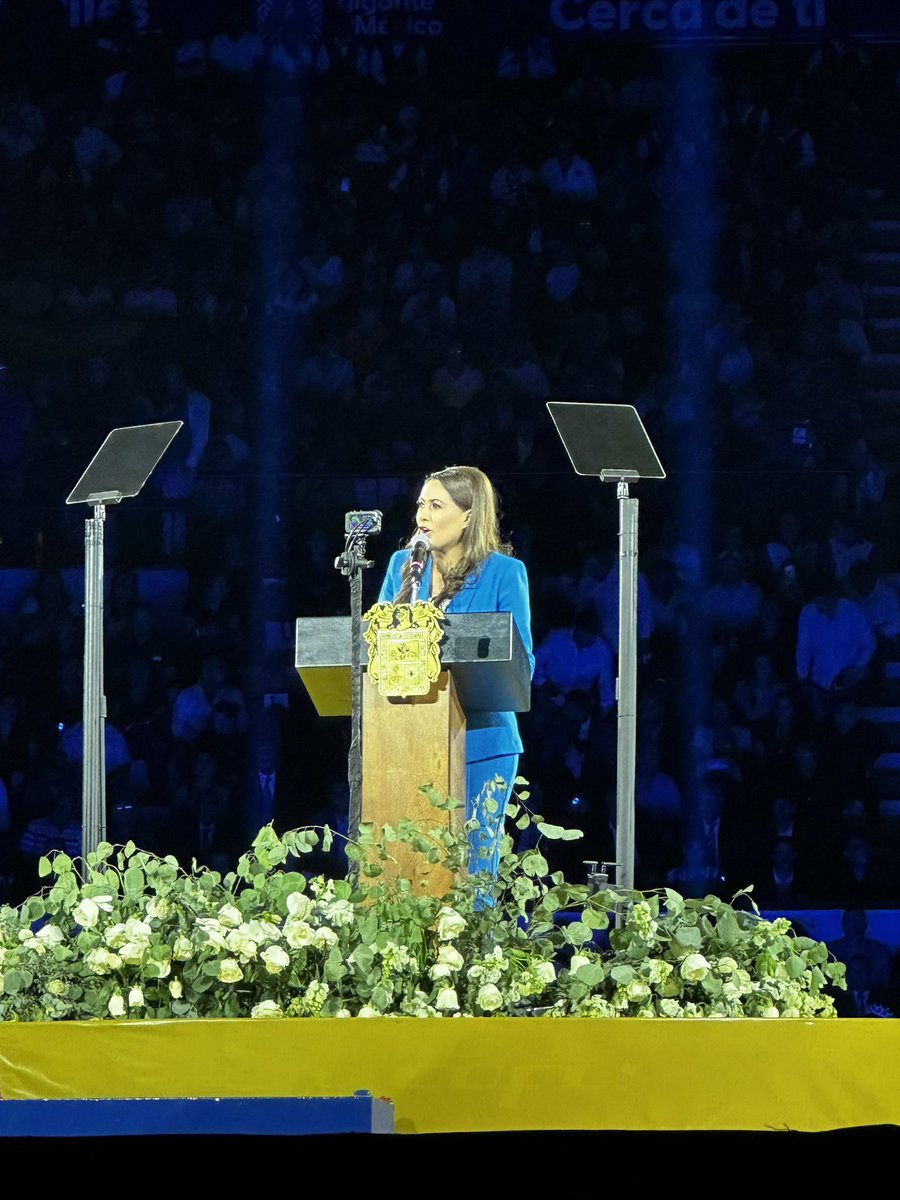 TereJimenezE's tweet photo. ¡BUENAS NOCHES, AGUASCALIENTES!
 
¡QUÉ GUSTO ME DA QUE ESTEMOS REUNIDOS AQUÍ!
 
¡QUE SE OIGA FUERTE LA VOZ DEL GIGANTE DE MÉXICO!

#AguascalientES
#ElGiganteDeMéxico 
#1erInformeDeGobierno
#TereJiménez https://t.co/M65B36I8c2