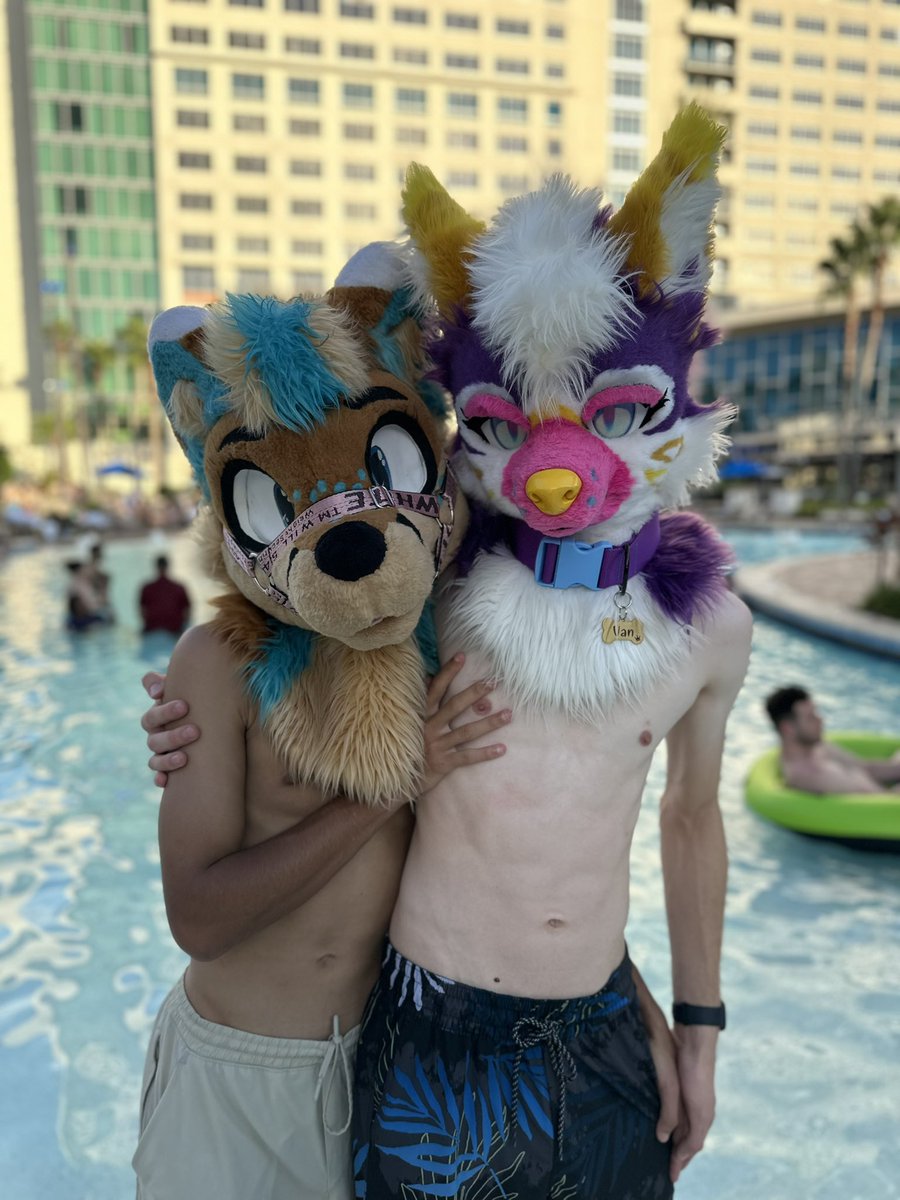 Me And My Bean @VanHyena At #Megaplex2023 Love You❤️ 📸: @ChewyTobacco #FursuitFriday #fursuit #FursuitEveryday