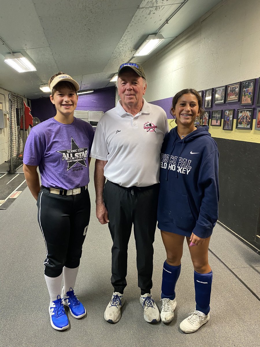 MaiaContreras27's tweet image. Putting in the work this week! Even scored my first goal in 🏑 Ready for the Fall season to start! #Earnit @ferguson_fp @bgcatching @maggiekrall2027 @pa_strikers @Pa16uAugustus @ExtraInningSB @LegacyLegendsS1 @CoastRecruits @IHartFastpitch @SBRRetweets