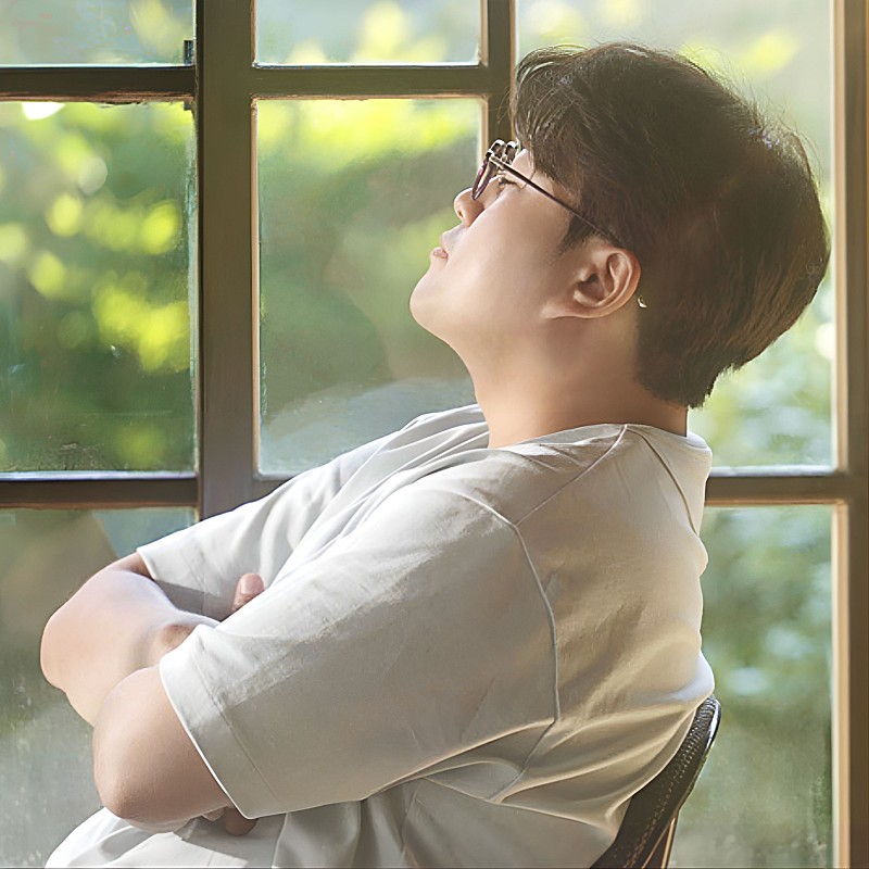 At9yCDRngL8cOpt's tweet photo. @hojoongofficial @AN7p8Dpln1rqSxS 김호중 음악영화 바람따라만나리 두근두근 기다리고 있어요. 
얼마나 아름다울지 또 얼마나 행복할까 설레입니다. 
가슴속에 아리스만 있는 하늘아래 제일 멋진 가수 김호중의 계절 사랑합니다💜
#바람따라만나리_10월18일_CGV개봉 https://t.co/5uVaIoXimT