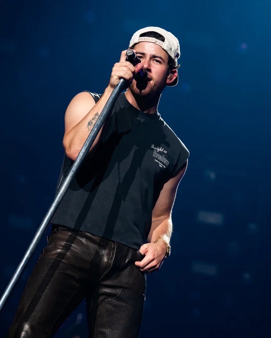 strangersstan's tweet photo. just want to know what he was thinking when he decided to wear the backwards hat every single night 

it’s ruining my life honestly https://t.co/HEaxcGy5BF