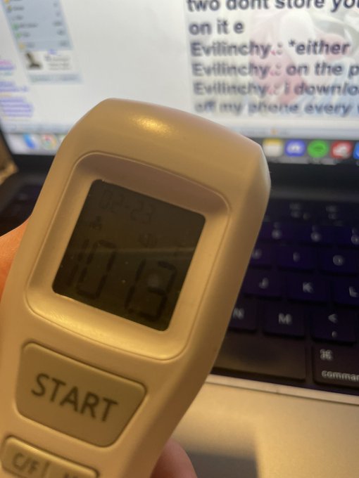 I&rsquo;m working through the pain all month i stg https://t.co/XYs54bEzLe