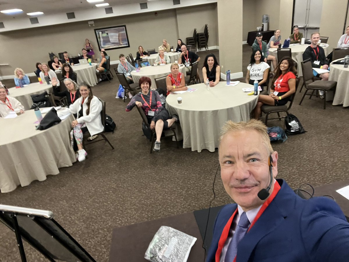 Had a great time talking about Exercise Is Medicine and about the importance of analyzing movement and technique in sports performance and rehabilitation at SCW Midwest Mania Convention in Chicago! <a href="/MayoClinic/">Mayo Clinic</a> @AOSSM_SportsMed <a href="/TheAMSSM/">AMSSM</a> #MedTwitter #exercise <a href="/scw_mania/">SCW MANIA (Fitness Education)</a> #scwmania