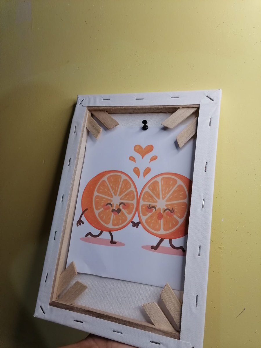 elfrank911's tweet photo. En las viviendas de los lagoagrenses es muy común encontrar cuadros de frutas que son de la zona, en esta ocasión obtuvimos un retrato infantil en una casa, haciendo referencia a lo tradicional de la zona. https://t.co/ZjEEKOdyNW