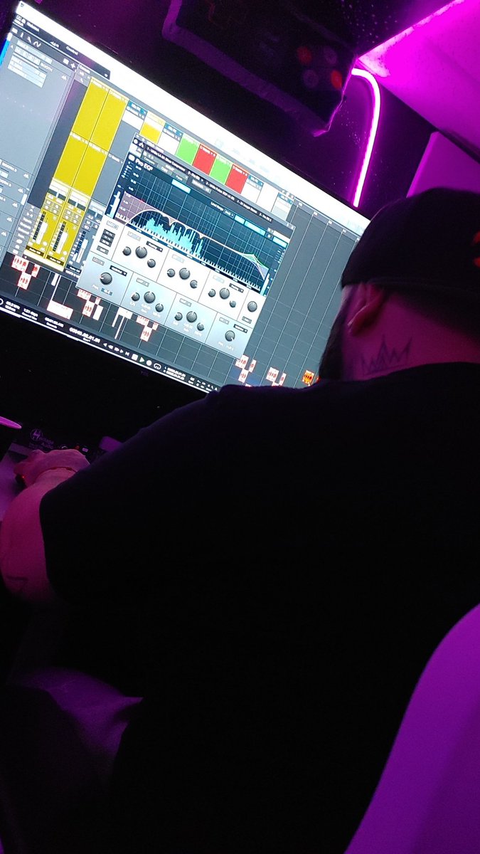 Studio Life, 
#BiyuyoGang 
<a href="/YoSoyNuevaVista/">Nueva Vista</a>