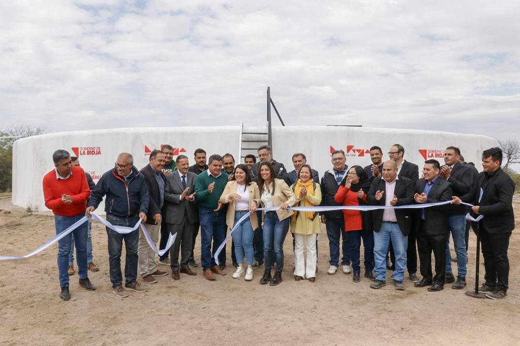 QuintelaRicardo's tweet photo. Inauguramos la Planta de Agua en Pozos San Carlos, una primera etapa de esta obra que llevará alivio a las familias de Chepes permitiendo que el agua llegue de forma permanente a todos los hogares. Es importante que este recurso se encuentre presente y sea accesible en cada rincón de nuestra provincia ya que también ayudará a combatir las altas temperaturas.
