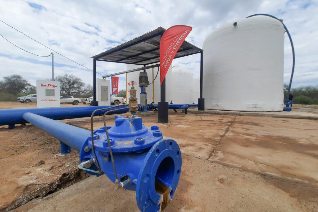 QuintelaRicardo's tweet photo. Inauguramos la Planta de Agua en Pozos San Carlos, una primera etapa de esta obra que llevará alivio a las familias de Chepes permitiendo que el agua llegue de forma permanente a todos los hogares. Es importante que este recurso se encuentre presente y sea accesible en cada rincón de nuestra provincia ya que también ayudará a combatir las altas temperaturas.