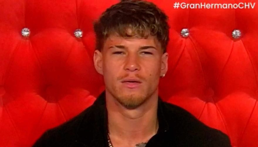 csantander23's tweet photo. Quien debe abandonar la casa de GH  ?  Si llagan a 3000 RT o 3000 FAV primero van a ir 100 votos extras !!

RT.     Scarlette    
FAV.  Raimundo ( Rai )         

#GranHermanoCHV #GranHermano 
 #TheLulosShows #GranHermanoChile 
 #TheLulosShow 
 #LaResistenciaLulo https://t.co/ejwTu8W6Rs