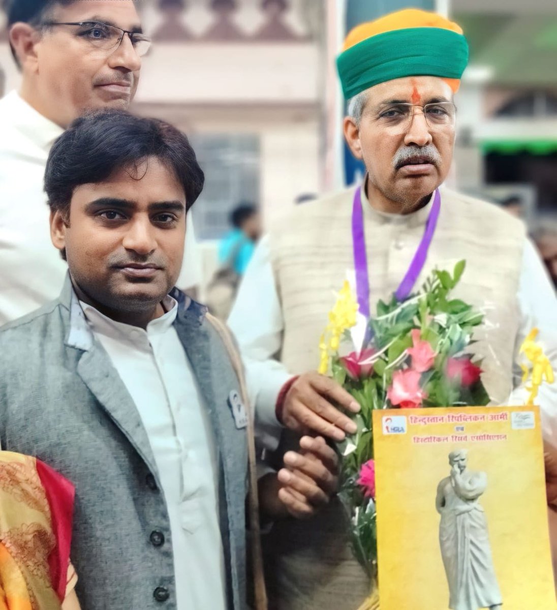 skmishra_skm's tweet photo. #कानून_मंत्री #भारत_सरकार श्रीमान #अर्जुनराम_मेघवाल जी से #लक्ष्य_आजाद (लखनऊ में चंद्रशेखर आजाद जी की 151 फीट की प्रतिमा) पर विस्तृत चर्चा करते हुए #HRA के राष्ट्रीय उपाध्यक्ष श्री #अमित_आजाद जी (पौत्र अमर शहीद #चंद्रशेखर_आजाद जी)
@theAmitazad #HRA #Amitazad https://t.co/YczgMYIAt8
