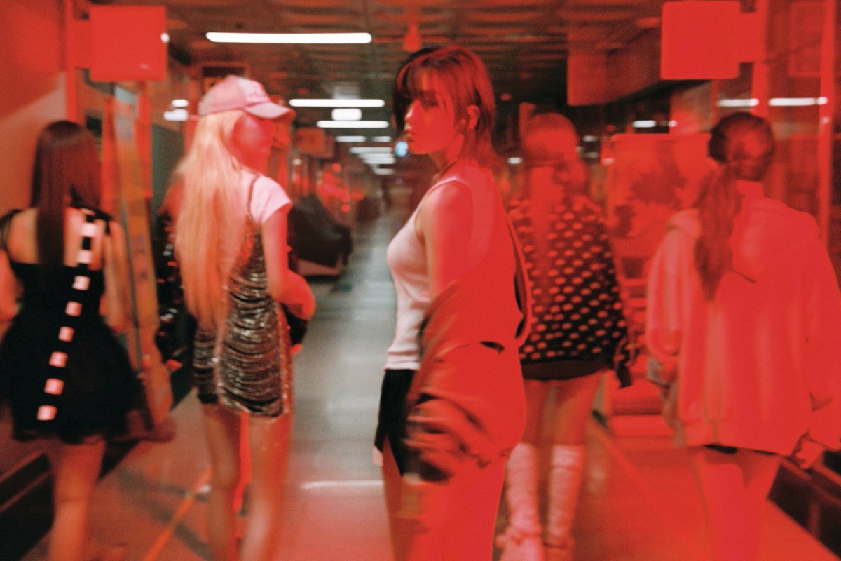 IVEstarship's tweet photo. IVE
THE 1st EP
<I'VE MINE>

'Either Way' 
💿 https://t.co/kuXYkggYs0

#IVE #아이브
#1stEP #IVEMINE
#Eitherway #OfftheRecord #Baddie https://t.co/j97Z1kffwM