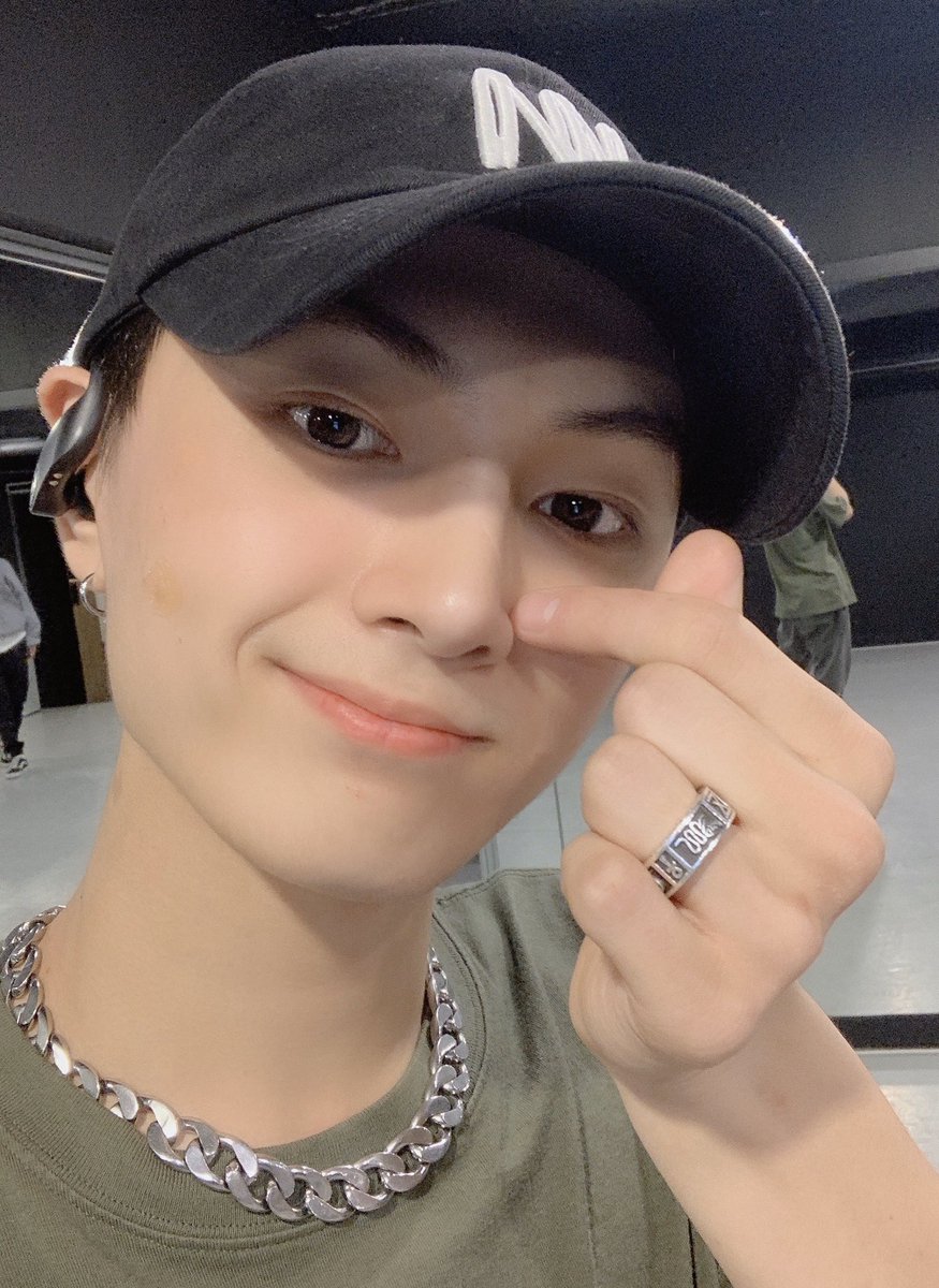 fazbearies's tweet photo. Es hora de salir de la cueva, no encontré mejor momento que justo para el #𝔥i𝐝den·데뷔, porque obvio no me iba a perder de una gran #𝐛each𓈒࣪໑𝑝𝕒rty ni mucho menos alentarles con #𝚑𝕠la·𓊆𝟸𝟗ᖭི𝟶𝟡𓊇·𝓈um𝕞er.

🫀ꔛ 𝚋𝑙oo𝚍's 𝚙u𝚖p𝑖ng 𝕔ra͜͝𝑧y ⏜ #𝙸saac. https://t.co/kMuhhVjp7V