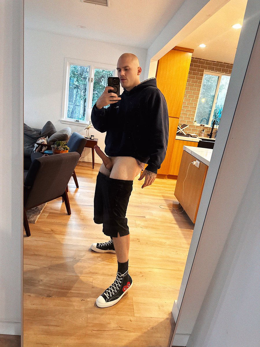 foradulteyes's tweet photo. suck on it? 🥹 https://t.co/pUAshBsYJo