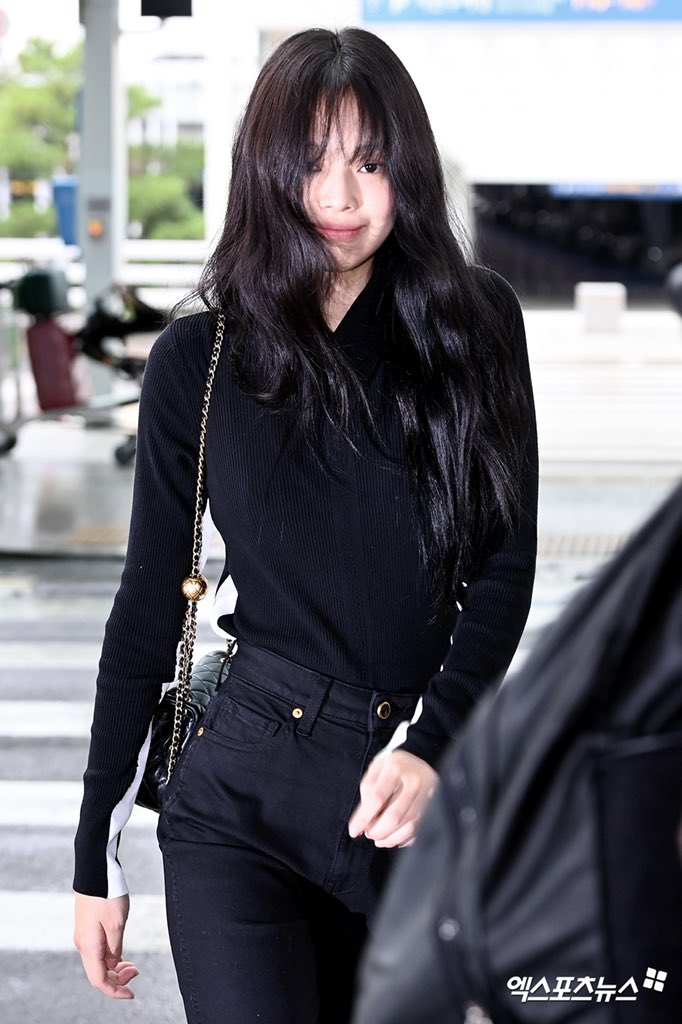 📸 230930 #JENNIE at ICN Airport, to Paris 

JENNIE WITH CHANEL SS24
#JENNIExCHANEL #CHANEL