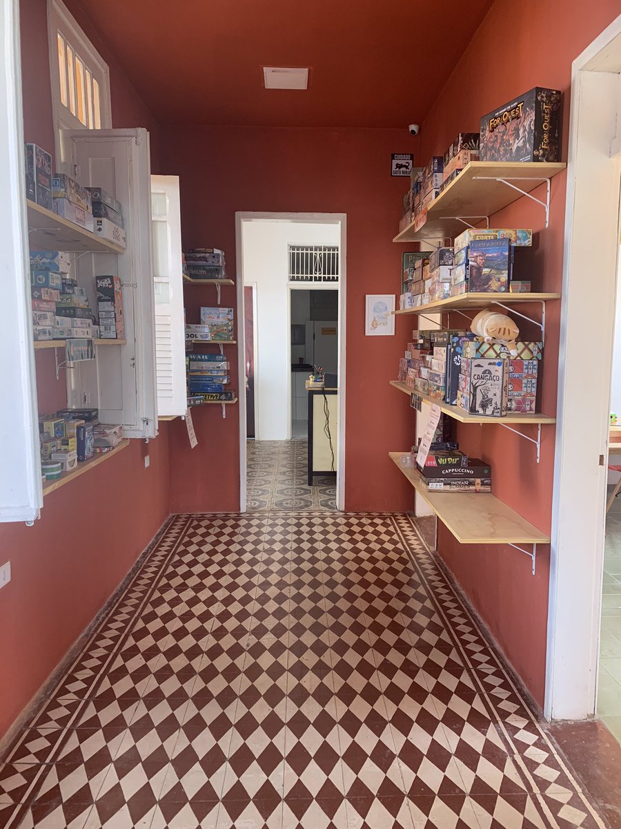 NalaLandjogos's tweet photo. Esse negócio de ser uma gata empresária é cansativo, agora meu mais novo empreendimento é um bar de jogos de tabuleiro no arruda, em recife. Abri em agosto. 180 jogos, comida, bebida e uma vibe massa. Vai lá jogar https://t.co/Ya6yjZ872b