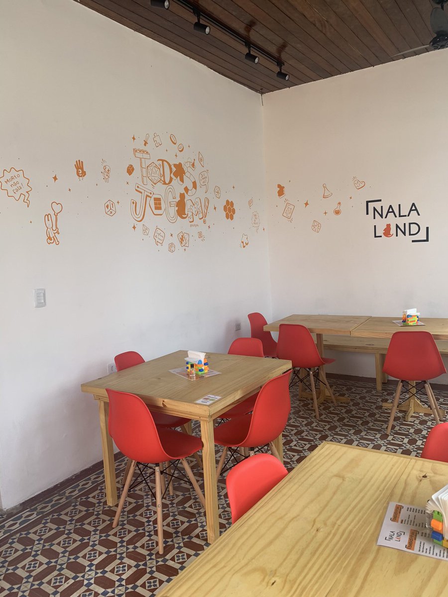 NalaLandjogos's tweet photo. Esse negócio de ser uma gata empresária é cansativo, agora meu mais novo empreendimento é um bar de jogos de tabuleiro no arruda, em recife. Abri em agosto. 180 jogos, comida, bebida e uma vibe massa. Vai lá jogar https://t.co/Ya6yjZ872b