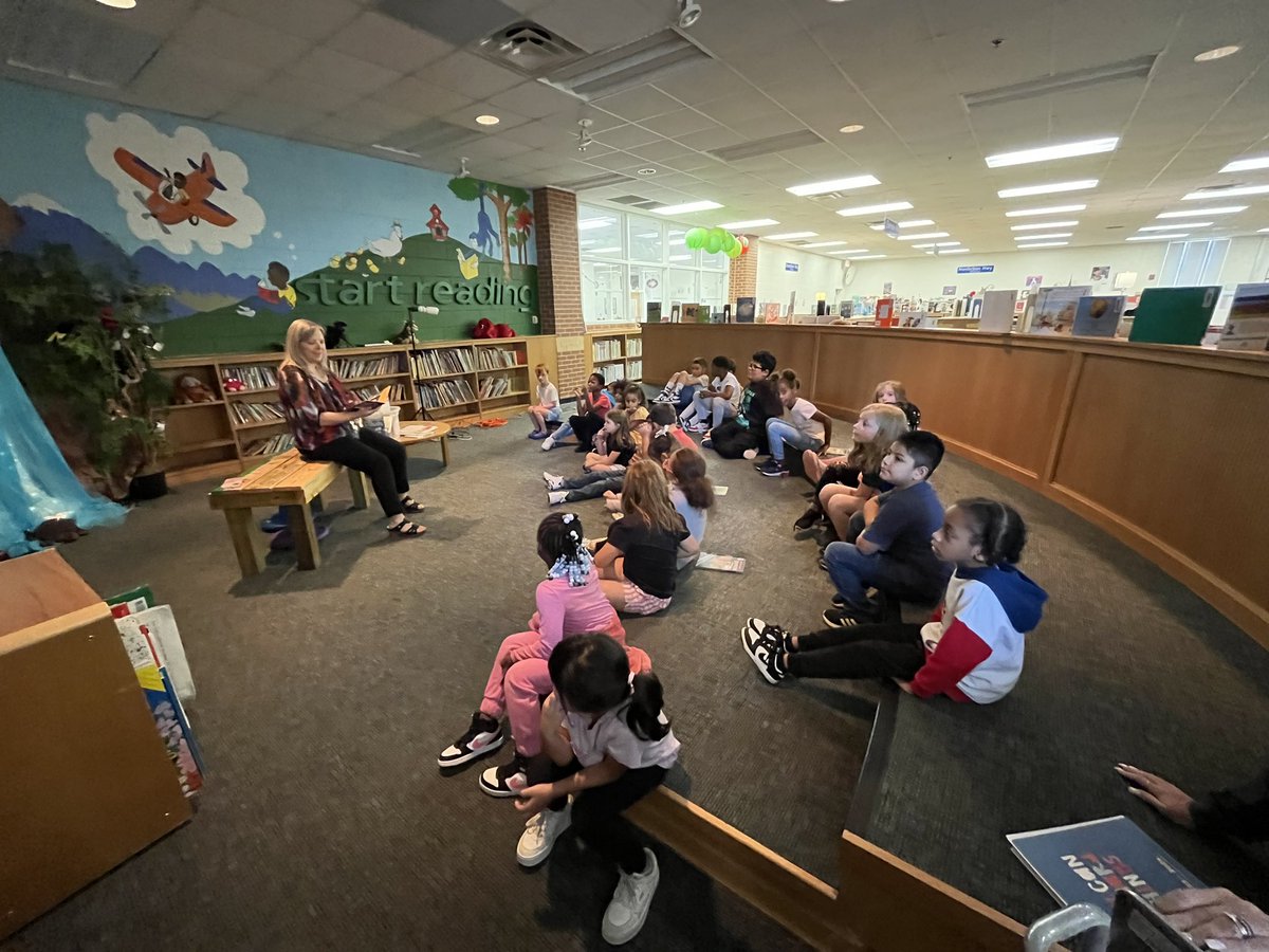 garrison3_mrs's tweet photo. Today proved hands on experiences help students retain information! Mrs. Olden was reading a book about weather and my students were able to explain everything they learned about clouds and rain from the experiment they did the day before! 
#winningforkids
@UGE_HCS https://t.co/r7yUzCBfv8
