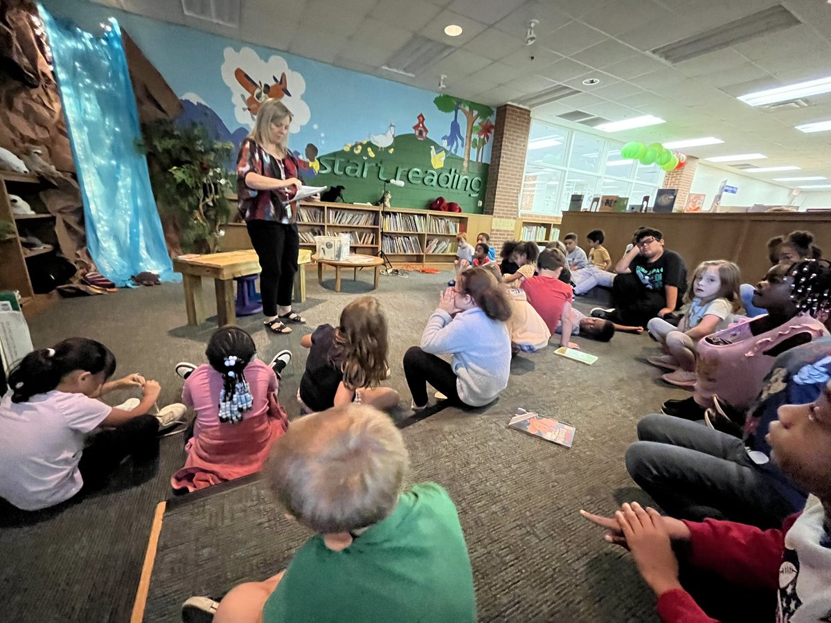 garrison3_mrs's tweet photo. Today proved hands on experiences help students retain information! Mrs. Olden was reading a book about weather and my students were able to explain everything they learned about clouds and rain from the experiment they did the day before! 
#winningforkids
@UGE_HCS https://t.co/r7yUzCBfv8