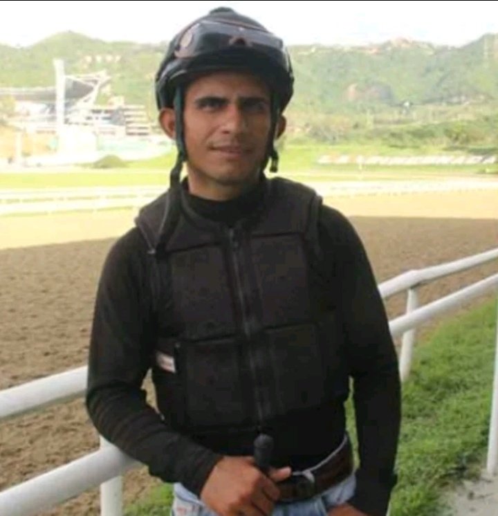 scarfac31170944's tweet photo. Vergaaaaaa 😬😬😬 un Gentío montado en BLOODY MARY....hay mamá que PRESIÓN tiene este JOCKISITO que ya se acostumbro al MANGO 🥭🥭🥭🥭😬😬😬 saperoco
#Hipismo #comemango https://t.co/1grbjQZa9P