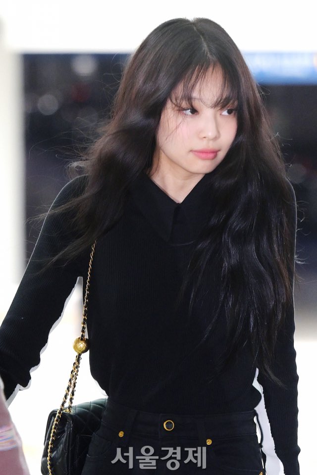 📸 230930 #JENNIE at ICN Airport, to Paris 

JENNIE WITH CHANEL SS24
#JENNIExCHANEL #CHANEL