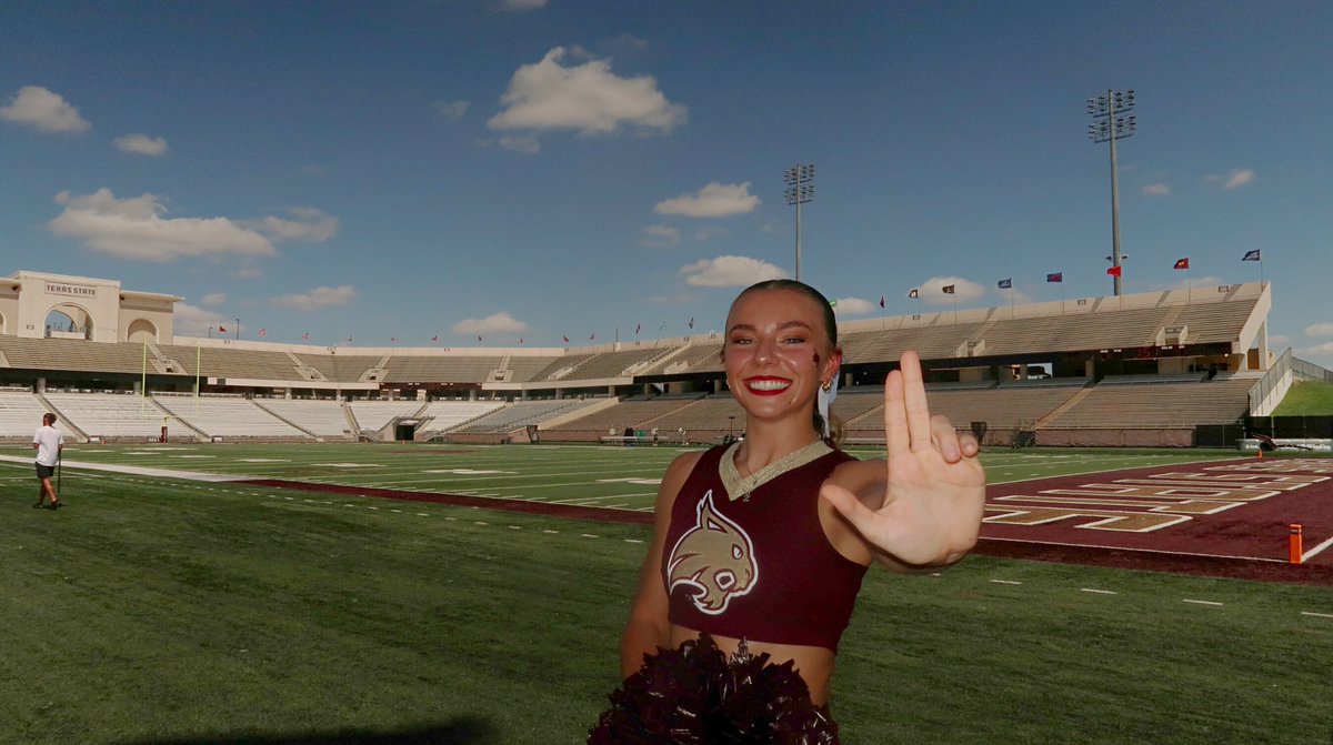 _zoehoward_'s tweet photo. first game as a bobcat! https://t.co/LldX84IYxe