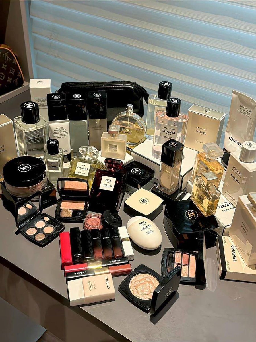 derikogle's tweet image. Essential things for girls, I don't think non-girls know these things