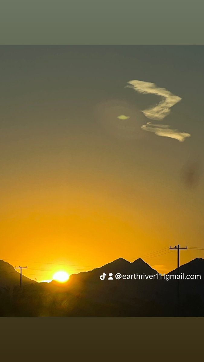 JHandofdeath's tweet photo. Did anyone else see the sunrise in Arizona, much love to all https://t.co/3uQXY0YGnR