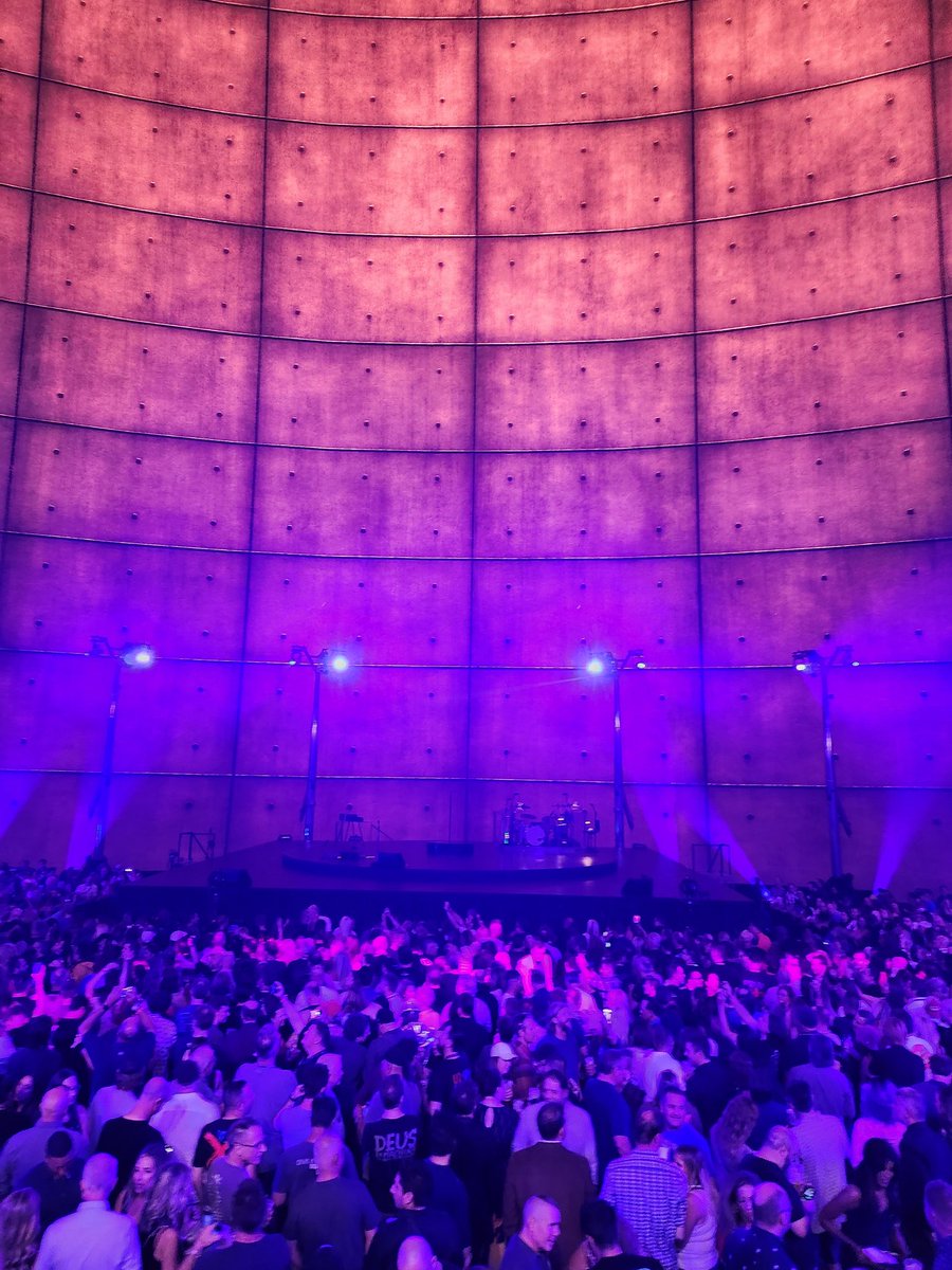 neil_mccormick's tweet photo. My mind continues to be blown, and we're still half an hour from blast off. I'll be a gibbering wreck by the end of this. #U2UVSphere https://t.co/q8UJW9MjkP