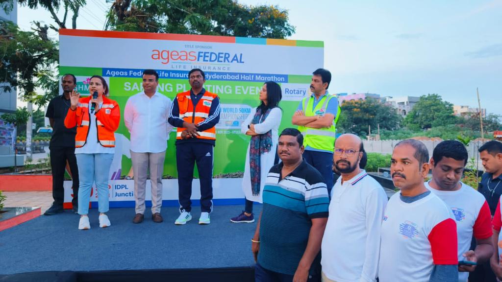 ZC_Kukatpally1's tweet photo. Plantation taken up at  Shapurnagar median entire 5km strech organised by #GHMC in collaboration with Ageas Federal &amp; Rotary Club of lake district Moinabad. Participated by Hon'ble MLA @kp_vivekanand garu &amp; @CommissionrGHMC garu. #Telanganakuharitaharam

@KTRBRS
@arvindkumar_ias https://t.co/LAAdOT8mS3