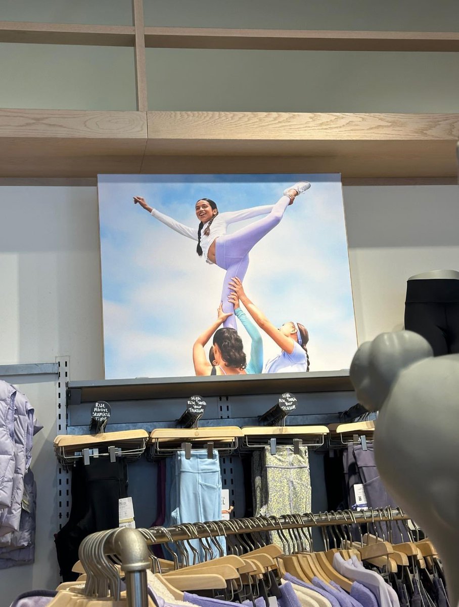 theMarkThru's tweet photo. Uhhh @Athleta wyd https://t.co/HbwrsFH70N