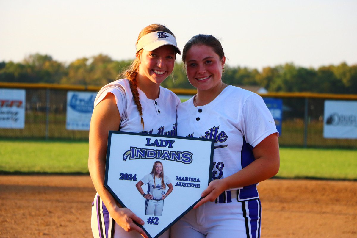 AusteneMarissa's tweet photo. We had a great game against Osage last night. We went 15-0 and I went 2/2 at the plate. In addition to this win, we got to celebrate senior night! https://t.co/tHk2qMbniS