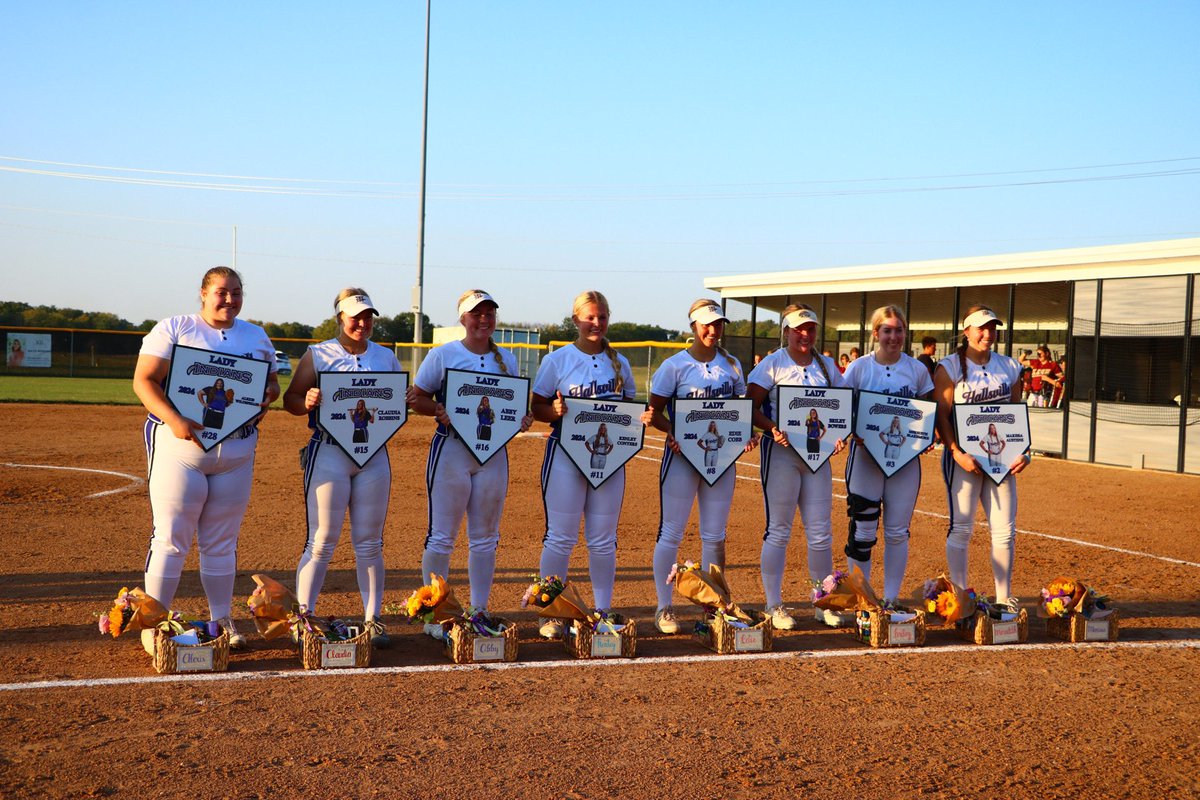 AusteneMarissa's tweet photo. We had a great game against Osage last night. We went 15-0 and I went 2/2 at the plate. In addition to this win, we got to celebrate senior night! https://t.co/tHk2qMbniS