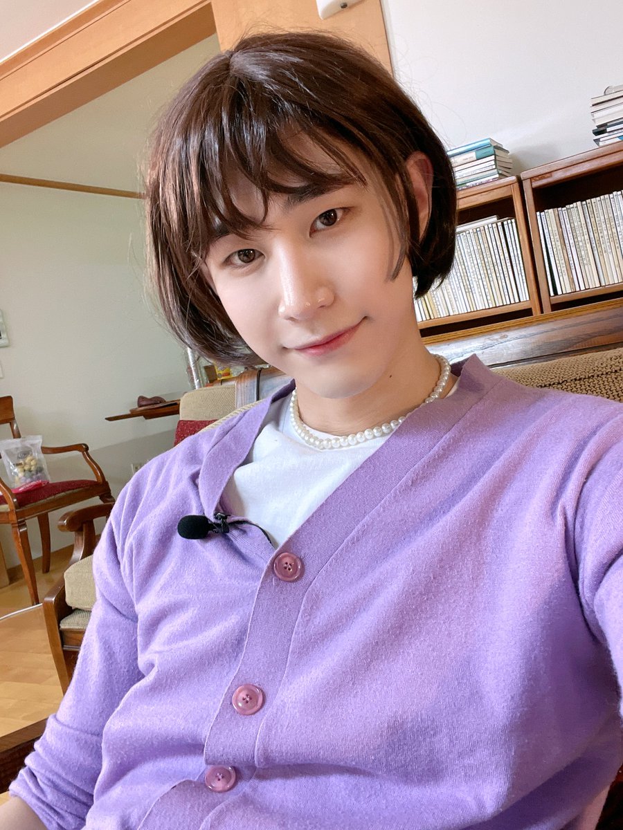 VAV_official's tweet photo. [VAV] 에이팀 선물🎁

행복한 연휴 보내💕

#VAV #브이에이브이 #추석 #한가위 #Chuseok
#HappyChuseok #즐거운한가위보내세요 https://t.co/7LMkNBZtav