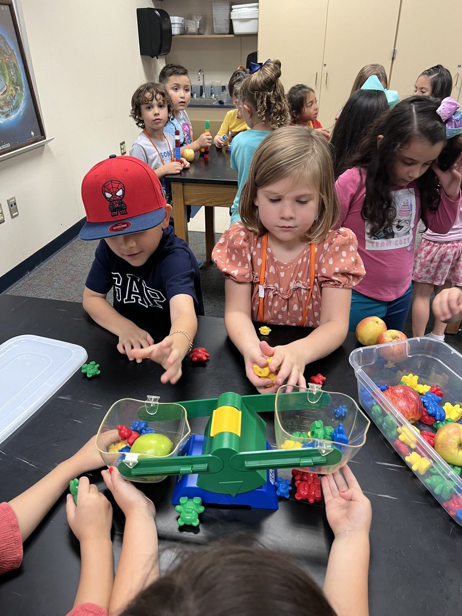 serranoatschool's tweet photo. Apple Lab is always a hit! 🍎🍏 https://t.co/dQ50aBAUxA