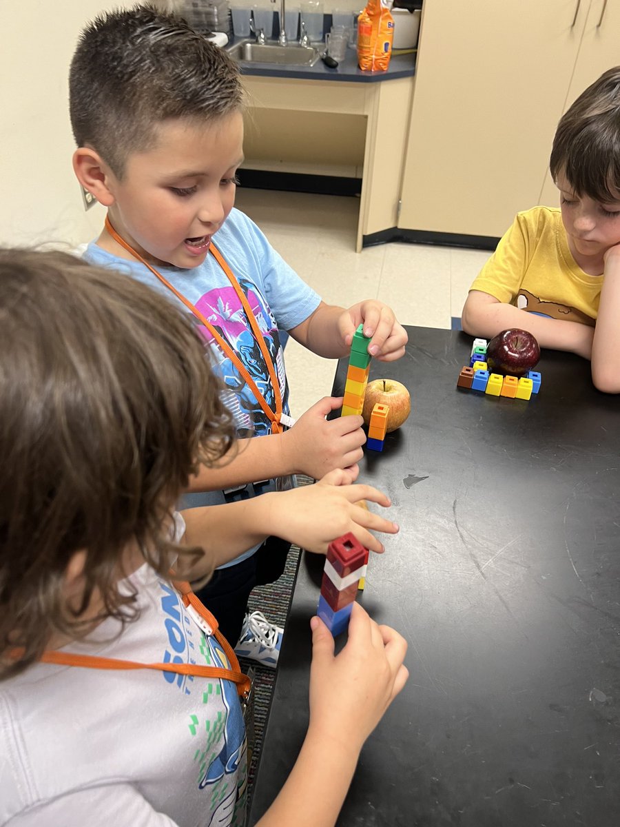serranoatschool's tweet photo. Apple Lab is always a hit! 🍎🍏 https://t.co/dQ50aBAUxA