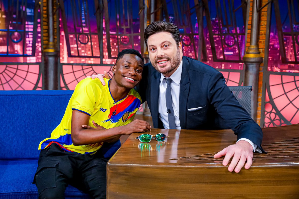 Baptistamiran's tweet photo. Mãe tô no the noite ❤️🥰 https://t.co/5OF7vRN7IY
