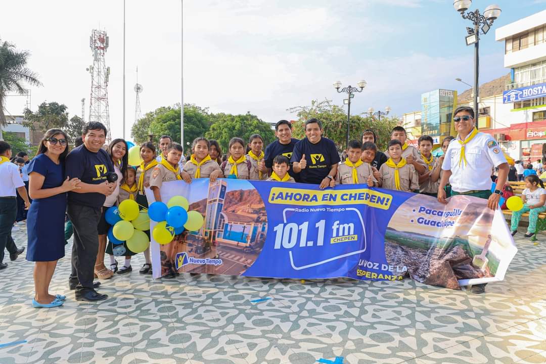 NuevoTiempoPeru's tweet photo. ❤ ¡Gloria a Dios!
🌟 Hoy celebramos e inauguramos la nueva señal 101.1 FM 📻 de #RadioNuevoTiempo 🇵🇪 en #Chepen a través de un pasacalle para promocionar la #emisora que ofrece #paz y #esperanza ahora a más de 75 mil corazones en el norte del Perú. 🤩 ¡Amén! 🙏
#RID #Iasd https://t.co/Az7o8UBfvr
