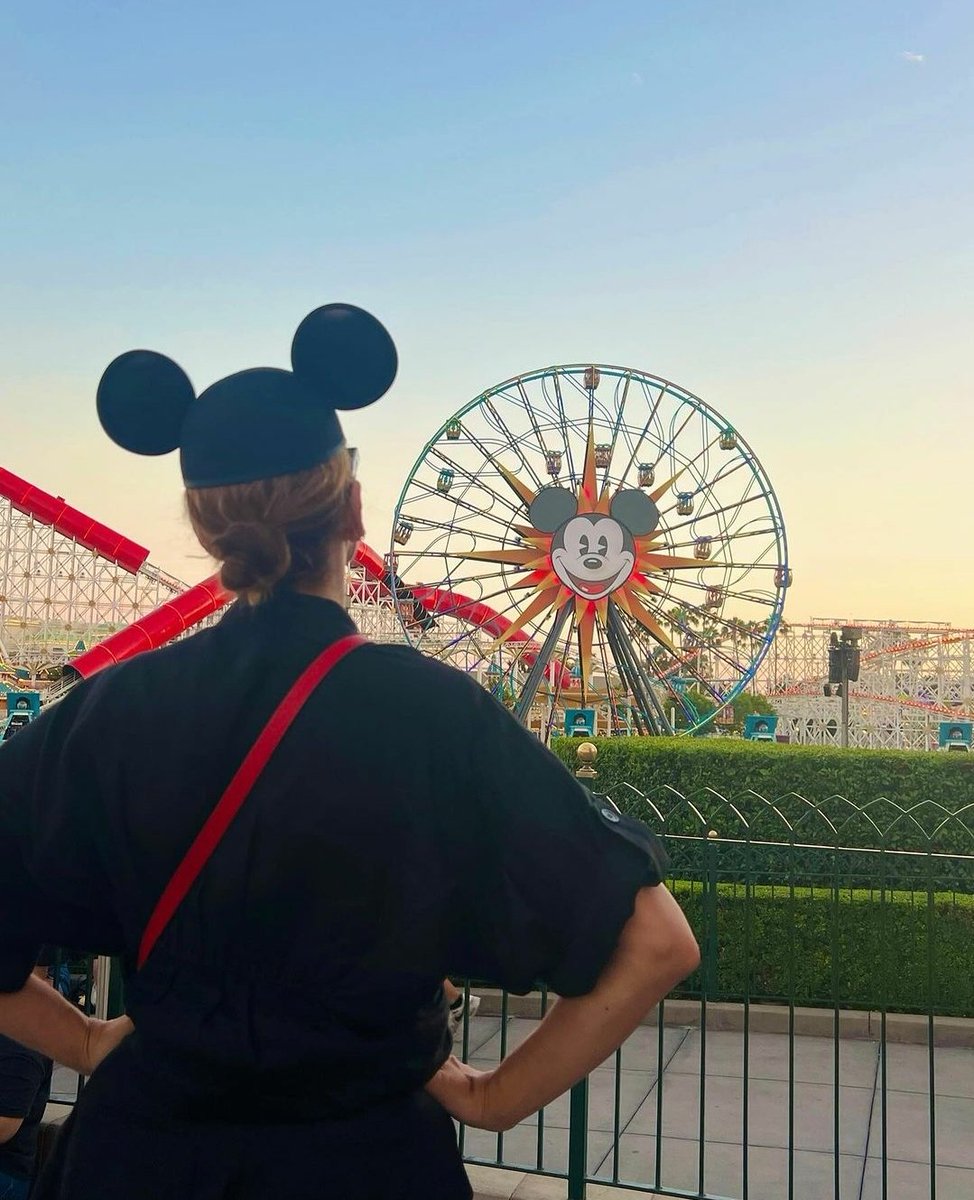 katewalshup's tweet photo. "Throwing it back to my some of happiest moments on the happiest place on earth ✨ As u can see...not much has changed 😏💖🎡" 

📲 | Kate Walsh via Instagram Post. https://t.co/SvS9Y9edZw